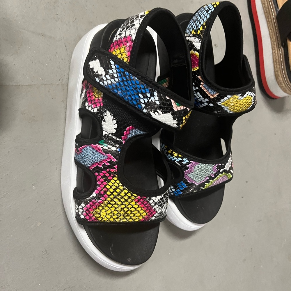 Women’s sandals